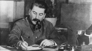 Scrisori de dragoste către Stalin (Cartas de amor a Stalin) [2007], scrisă de Juan Mayorga,